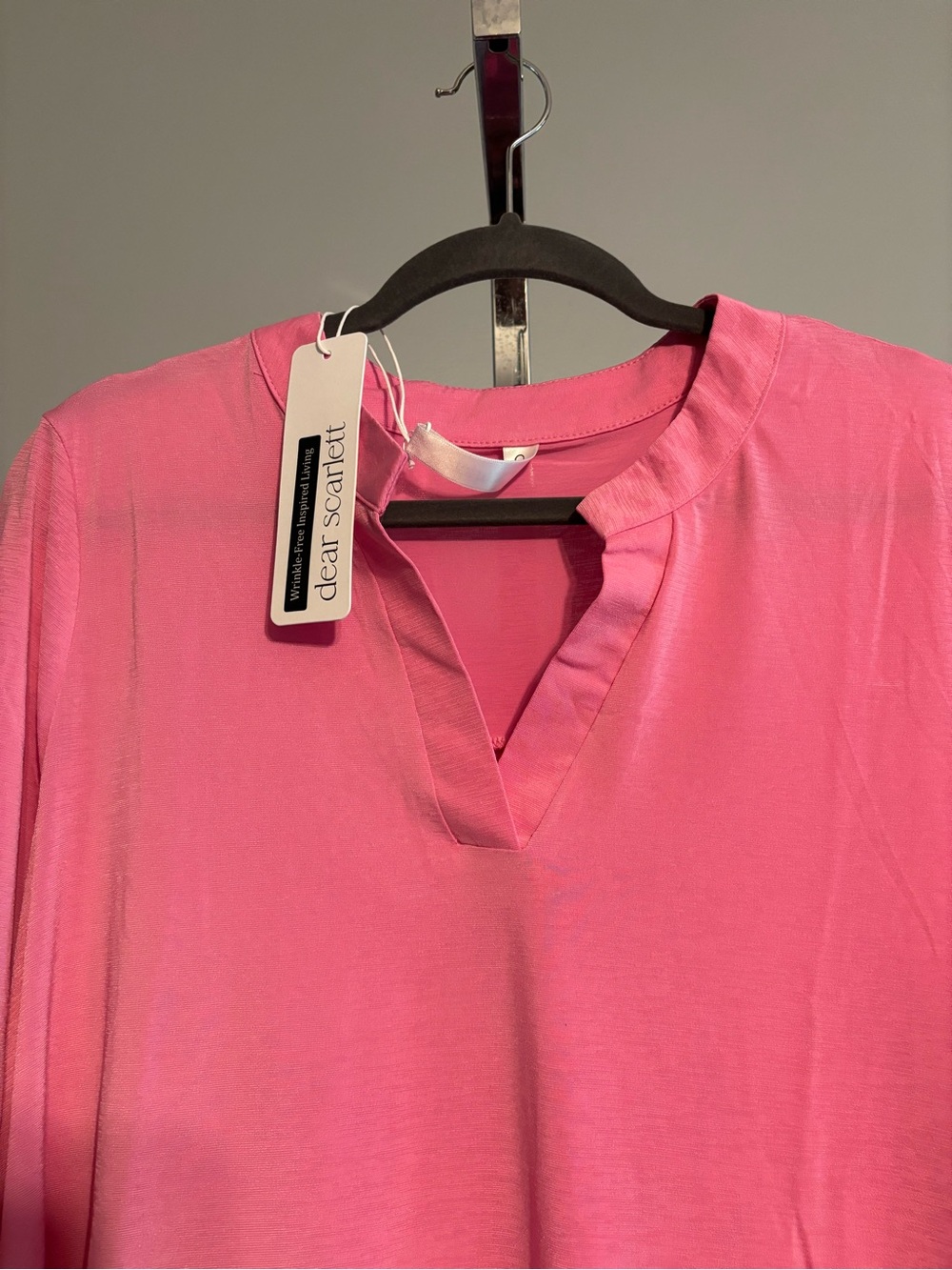 Dear Scarlett Women’s blouse pink v neck with tab sleeve S M L - Picture 2 of 8